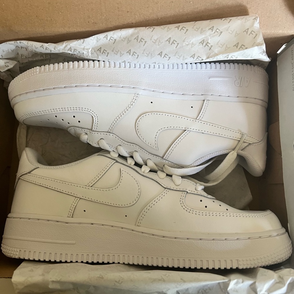 Nike AF1 White Low-Top Leather Sneakers - Picture 3 of 5